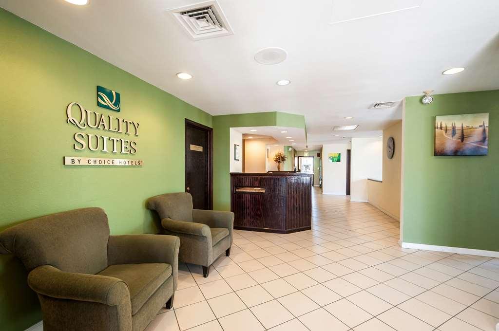 Quality Suites Hunt Valley Interior photo