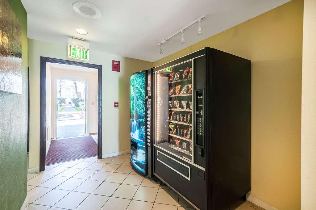 Quality Suites Hunt Valley Amenities photo